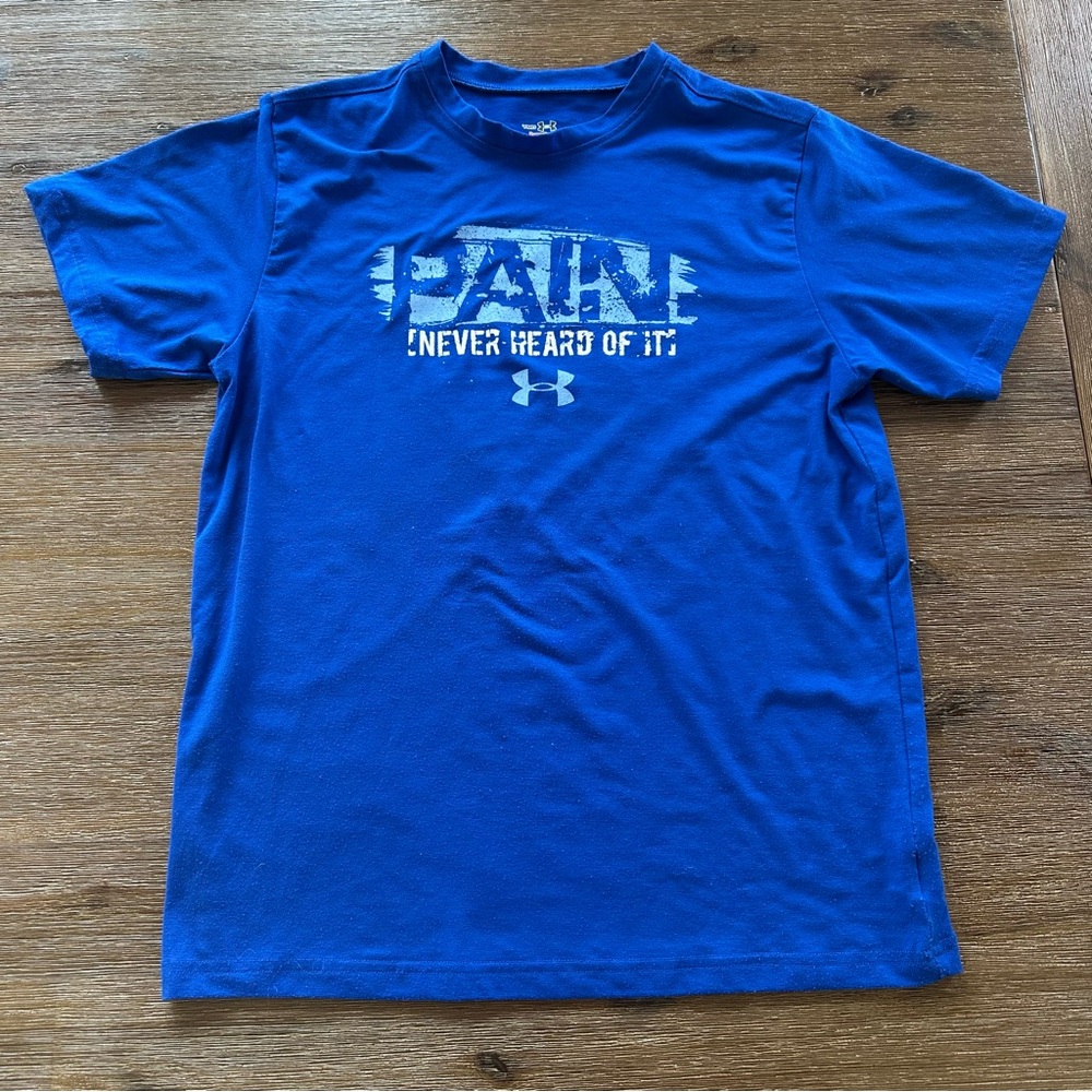 3/20$ Under Armour Kids Blue Graphic Tee size Medium